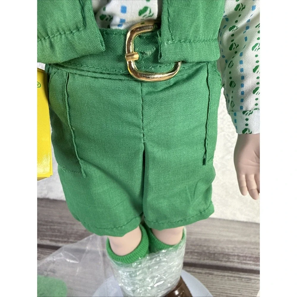 Avon‎ Girl Scout 1995 porcelain Doll 14